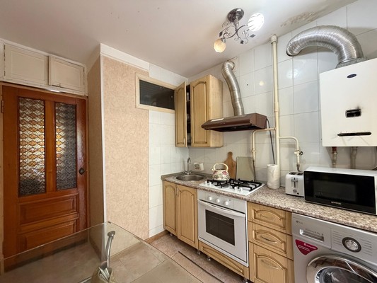 Продам трехкомнатную (3-комн.) квартиру, Ватутина ул, 29, Нальчик г
