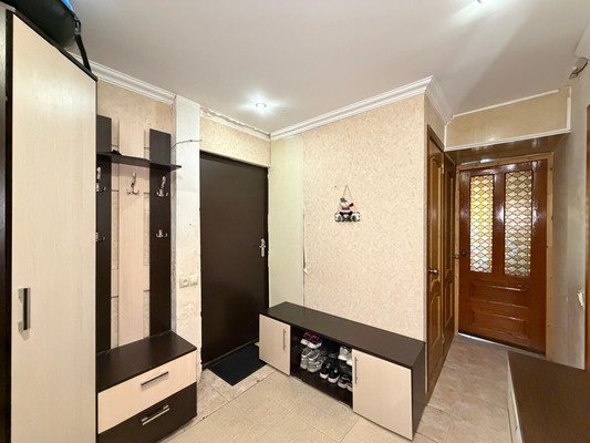Продам трехкомнатную (3-комн.) квартиру, Ватутина ул, 29, Нальчик г