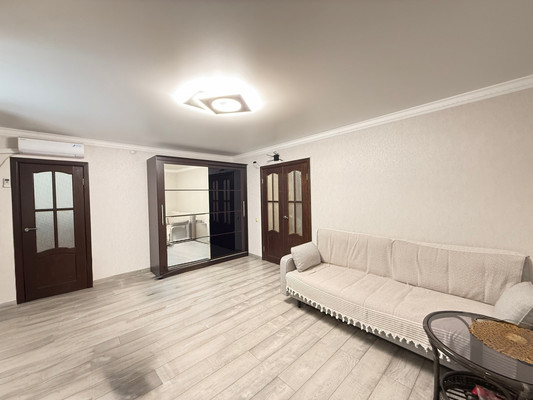 Продам трехкомнатную (3-комн.) квартиру, Московская ул, 12к3, Нальчик г