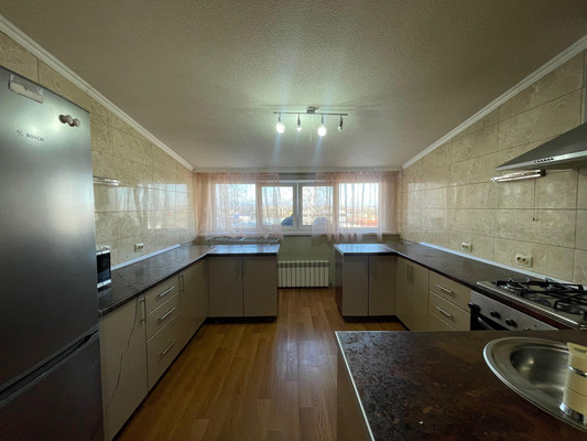 Продам трехкомнатную (3-комн.) квартиру, Эльбрусская ул, 19, Нальчик г