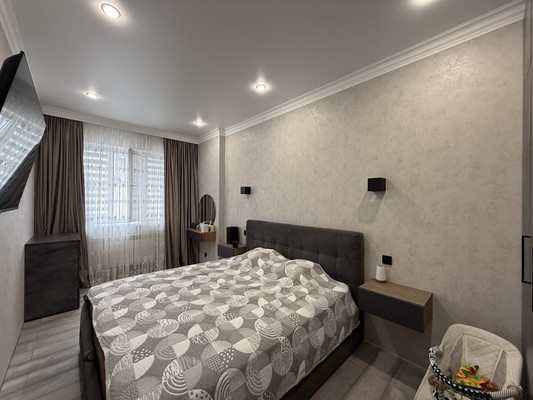 Продам трехкомнатную (3-комн.) квартиру, 2-я Надречная ул, 128к8, Нальчик г