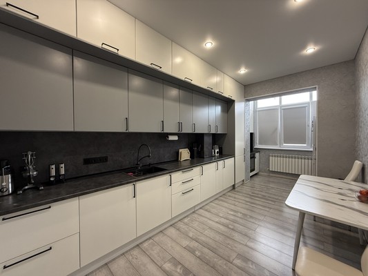 Продам трехкомнатную (3-комн.) квартиру, 2-я Надречная ул, 128к8, Нальчик г