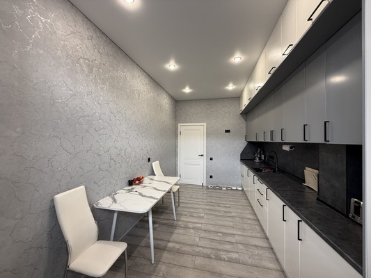 Продам трехкомнатную (3-комн.) квартиру, 2-я Надречная ул, 128к8, Нальчик г