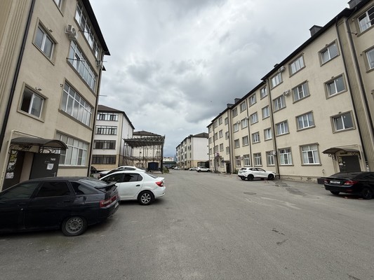 Продам трехкомнатную (3-комн.) квартиру, 2-я Надречная ул, 128к8, Нальчик г