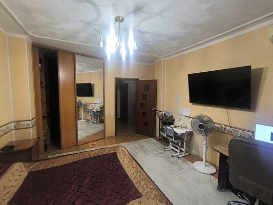 Продам трехкомнатную (3-комн.) квартиру, Космонавтов пр-кт, 37к1, Королев г