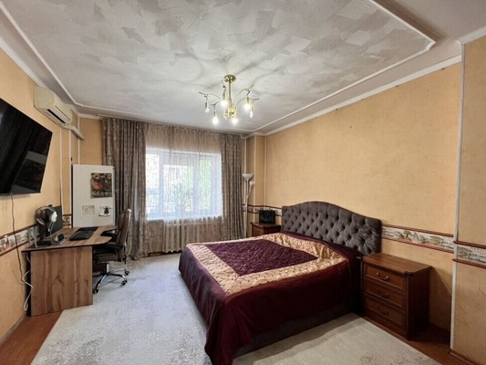 Продам трехкомнатную (3-комн.) квартиру, Космонавтов пр-кт, 37к1, Королев г