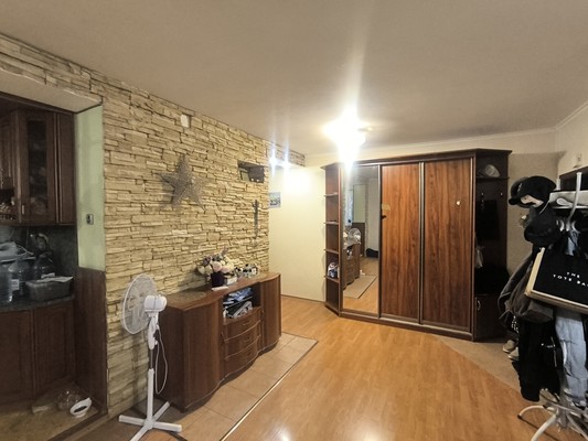 Продам трехкомнатную (3-комн.) квартиру, Космонавтов пр-кт, 37к1, Королев г