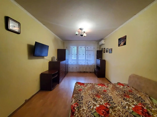 Продам однокомнатную (1-комн.) квартиру, Ялтинская ул, 17, Алушта г