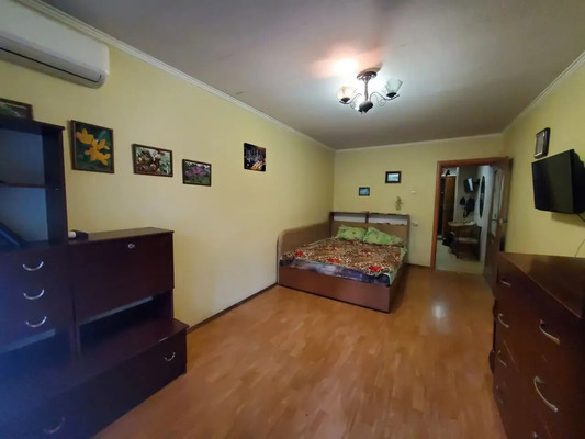 Продам однокомнатную (1-комн.) квартиру, Ялтинская ул, 17, Алушта г