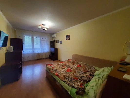 Продам однокомнатную (1-комн.) квартиру, Ялтинская ул, 17, Алушта г