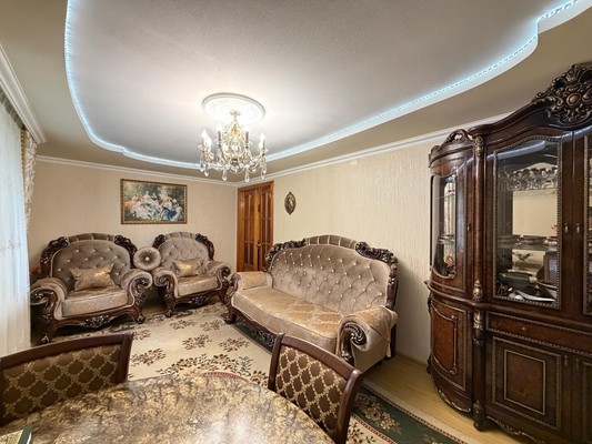 Продам трехкомнатную (3-комн.) квартиру, Кирова ул, 1кА, Нальчик г
