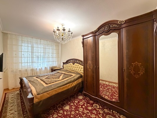 Продам трехкомнатную (3-комн.) квартиру, Кирова ул, 1кА, Нальчик г
