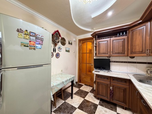 Продам трехкомнатную (3-комн.) квартиру, Кирова ул, 1кА, Нальчик г