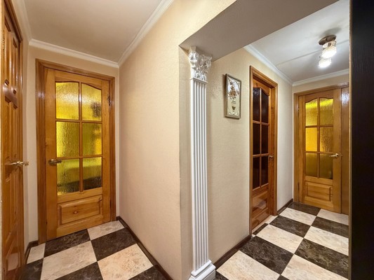 Продам трехкомнатную (3-комн.) квартиру, Кирова ул, 1кА, Нальчик г