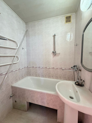 Продам двухкомнатную (2-комн.) квартиру, Кабардинская ул, 200, Нальчик г