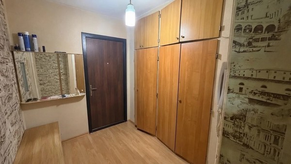 Продам двухкомнатную (2-комн.) квартиру, Полевая ул, 3, Латышская д