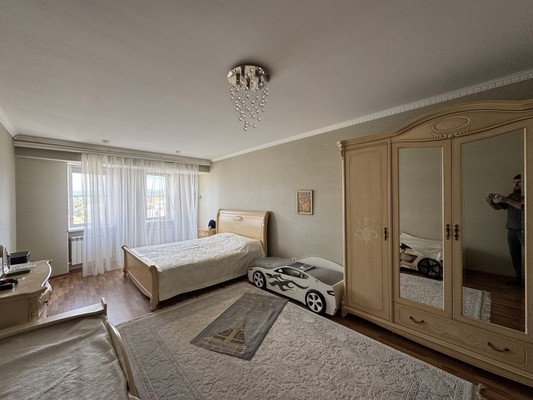 Продам трехкомнатную (3-комн.) квартиру, Хуранова ул, 5кА, Нальчик г