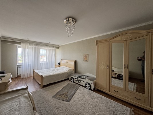 Продам трехкомнатную (3-комн.) квартиру, Хуранова ул, 5кА, Нальчик г