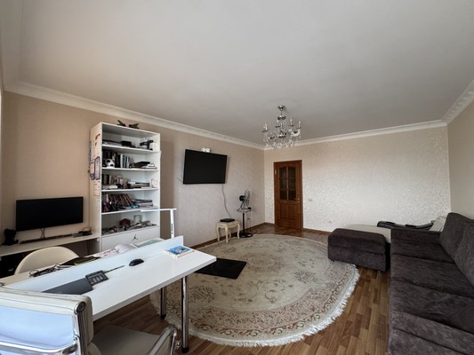 Продам трехкомнатную (3-комн.) квартиру, Хуранова ул, 5кА, Нальчик г