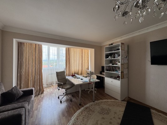 Продам трехкомнатную (3-комн.) квартиру, Хуранова ул, 5кА, Нальчик г