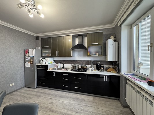Продам трехкомнатную (3-комн.) квартиру, Хуранова ул, 5кА, Нальчик г
