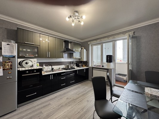 Продам трехкомнатную (3-комн.) квартиру, Хуранова ул, 5кА, Нальчик г