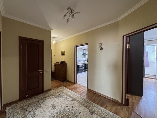 Продам трехкомнатную (3-комн.) квартиру, Хуранова ул, 5кА, Нальчик г