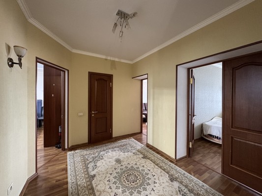Продам трехкомнатную (3-комн.) квартиру, Хуранова ул, 5кА, Нальчик г