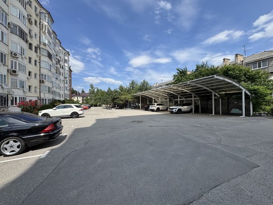 Продам трехкомнатную (3-комн.) квартиру, Хуранова ул, 5кА, Нальчик г