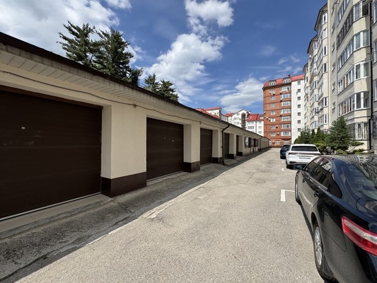 Продам трехкомнатную (3-комн.) квартиру, Хуранова ул, 5кА, Нальчик г