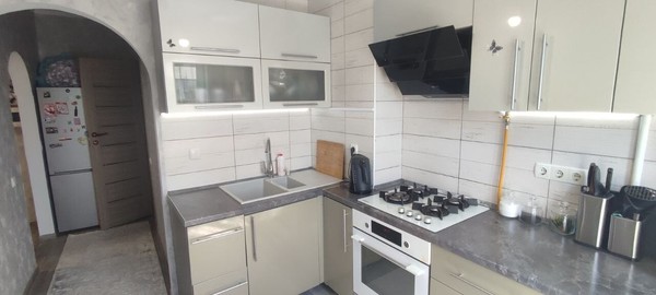 Продам двухкомнатную (2-комн.) квартиру, Ломоносова ул, 1к2, Симферополь г