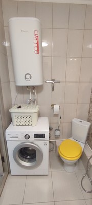 Продам двухкомнатную (2-комн.) квартиру, Ломоносова ул, 1к2, Симферополь г