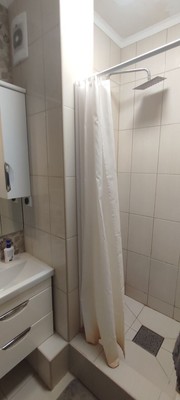 Продам двухкомнатную (2-комн.) квартиру, Ломоносова ул, 1к2, Симферополь г