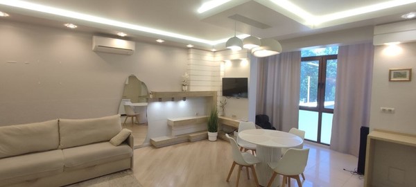 Продам двухкомнатную (2-комн.) квартиру, Эскадронная ул, 6А, Симферополь г