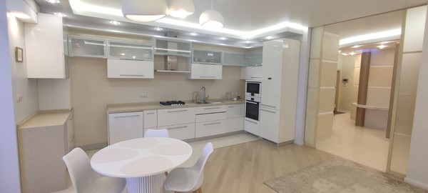 Продам двухкомнатную (2-комн.) квартиру, Эскадронная ул, 6А, Симферополь г