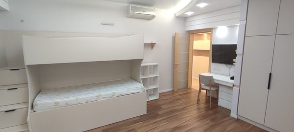 Продам двухкомнатную (2-комн.) квартиру, Эскадронная ул, 6А, Симферополь г