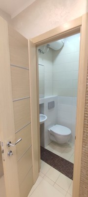 Продам двухкомнатную (2-комн.) квартиру, Эскадронная ул, 6А, Симферополь г