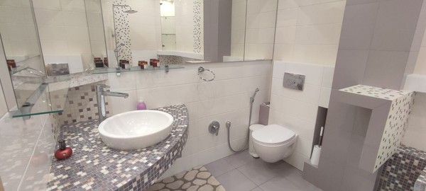 Продам двухкомнатную (2-комн.) квартиру, Эскадронная ул, 6А, Симферополь г