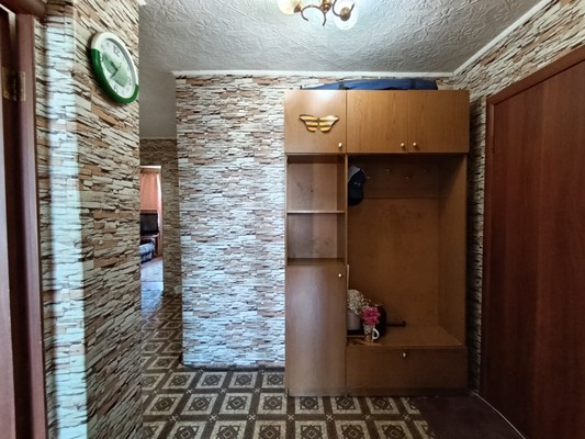 Продам двухкомнатную (2-комн.) квартиру, Шаронова ул, 25, Ишим г