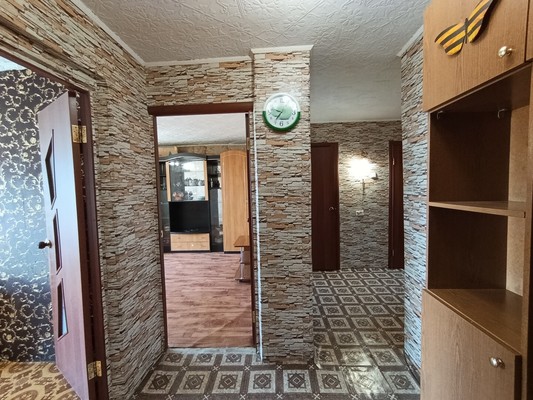 Продам двухкомнатную (2-комн.) квартиру, Шаронова ул, 25, Ишим г