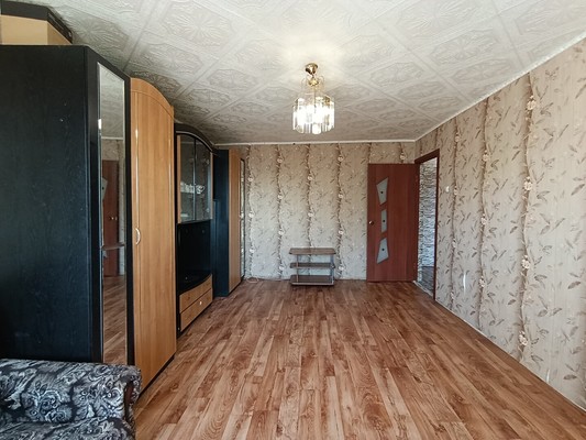 Продам двухкомнатную (2-комн.) квартиру, Шаронова ул, 25, Ишим г