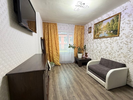Продам двухкомнатную (2-комн.) квартиру, Комсомольская ул, 17кб, Чехов г