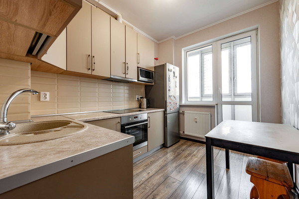 Продам трехкомнатную (3-комн.) квартиру, Охтинская аллея, 12, Мурино п