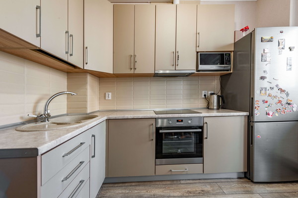 Продам трехкомнатную (3-комн.) квартиру, Охтинская аллея, 12, Мурино п