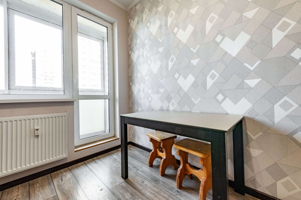 Продам трехкомнатную (3-комн.) квартиру, Охтинская аллея, 12, Мурино п