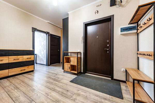 Продам трехкомнатную (3-комн.) квартиру, Охтинская аллея, 12, Мурино п