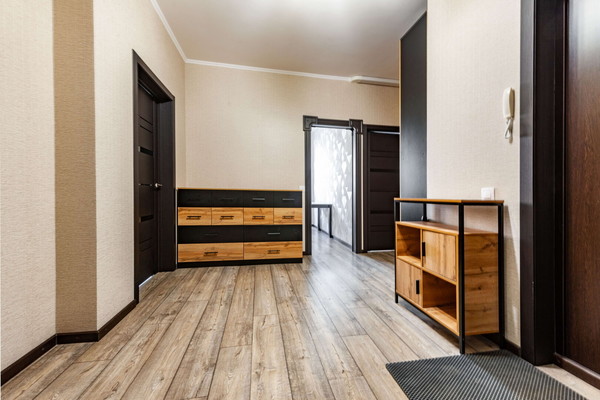 Продам трехкомнатную (3-комн.) квартиру, Охтинская аллея, 12, Мурино п