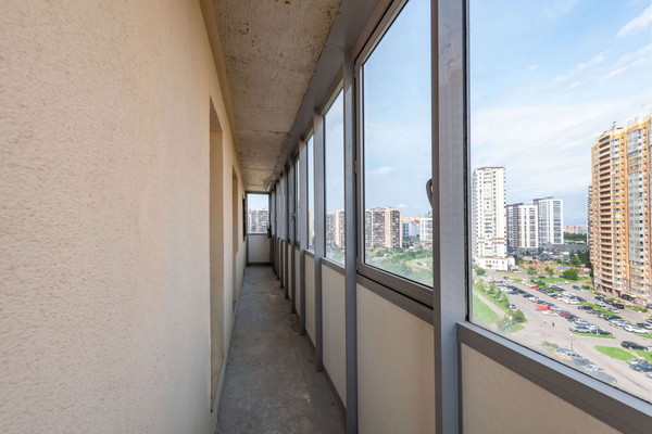Продам трехкомнатную (3-комн.) квартиру, Охтинская аллея, 12, Мурино п