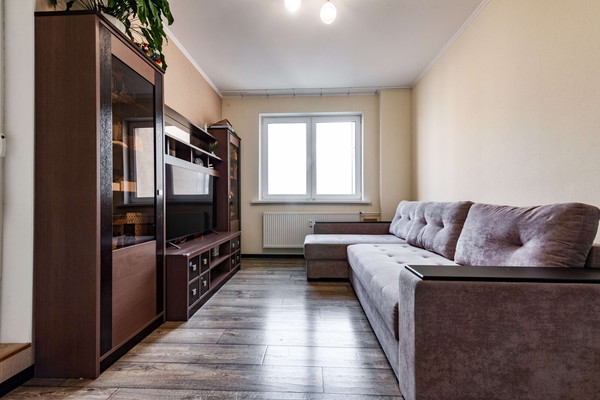 Продам трехкомнатную (3-комн.) квартиру, Охтинская аллея, 12, Мурино п
