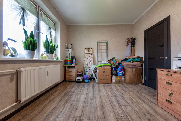 Продам трехкомнатную (3-комн.) квартиру, Охтинская аллея, 12, Мурино п